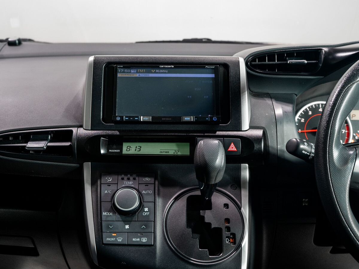 Toyota Wish 2015 - фото автомобиля
