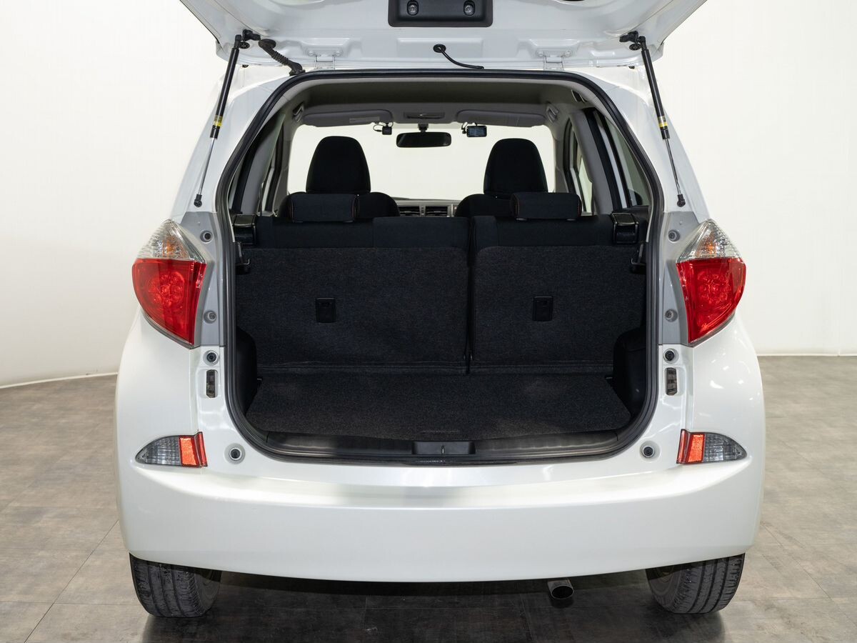 Toyota Ractis 2010 - фото автомобиля
