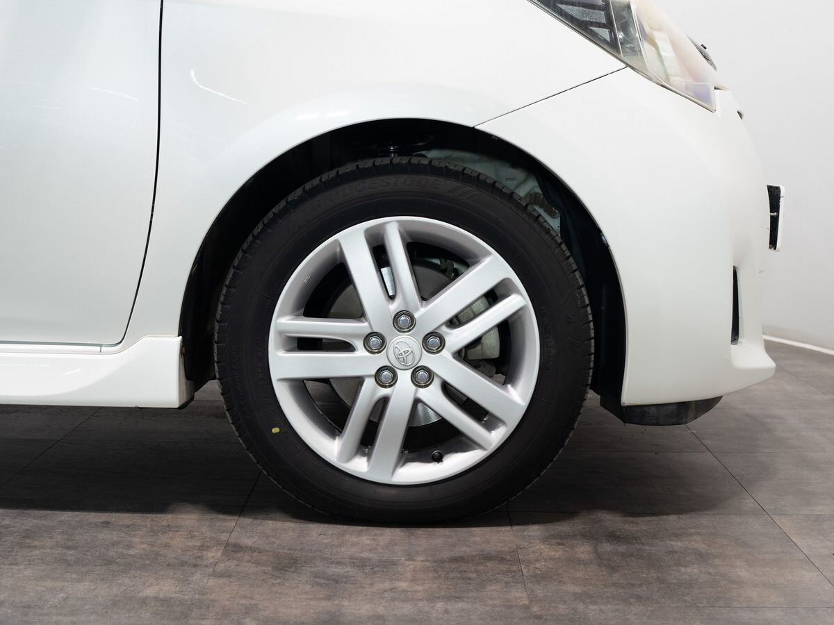 Toyota Ractis 2010 - фото автомобиля