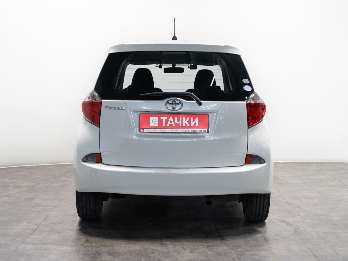 Toyota Ractis 2010 - фото автомобиля