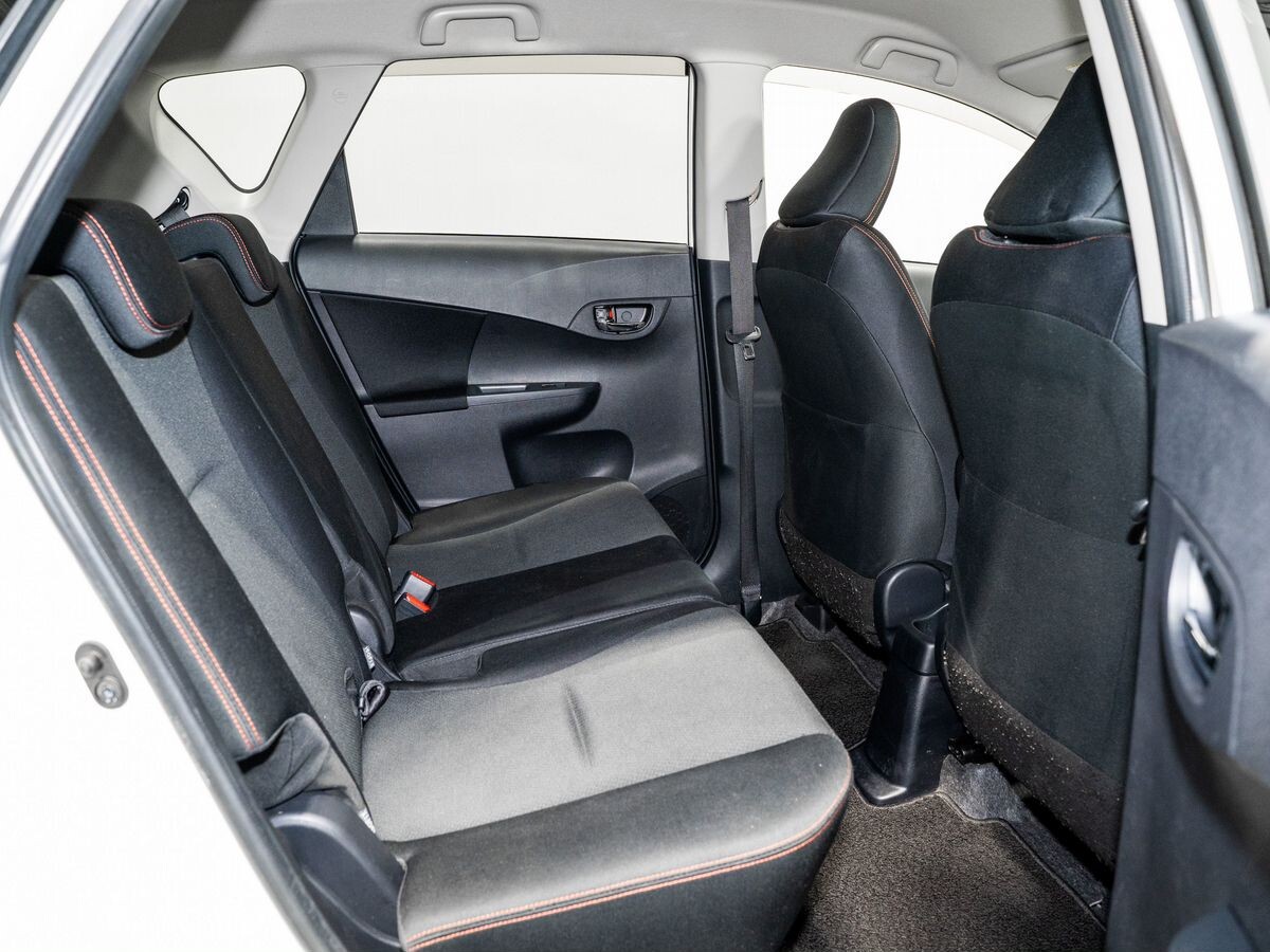 Toyota Ractis 2010 - фото автомобиля