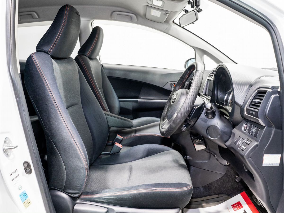 Toyota Ractis 2010 - фото автомобиля