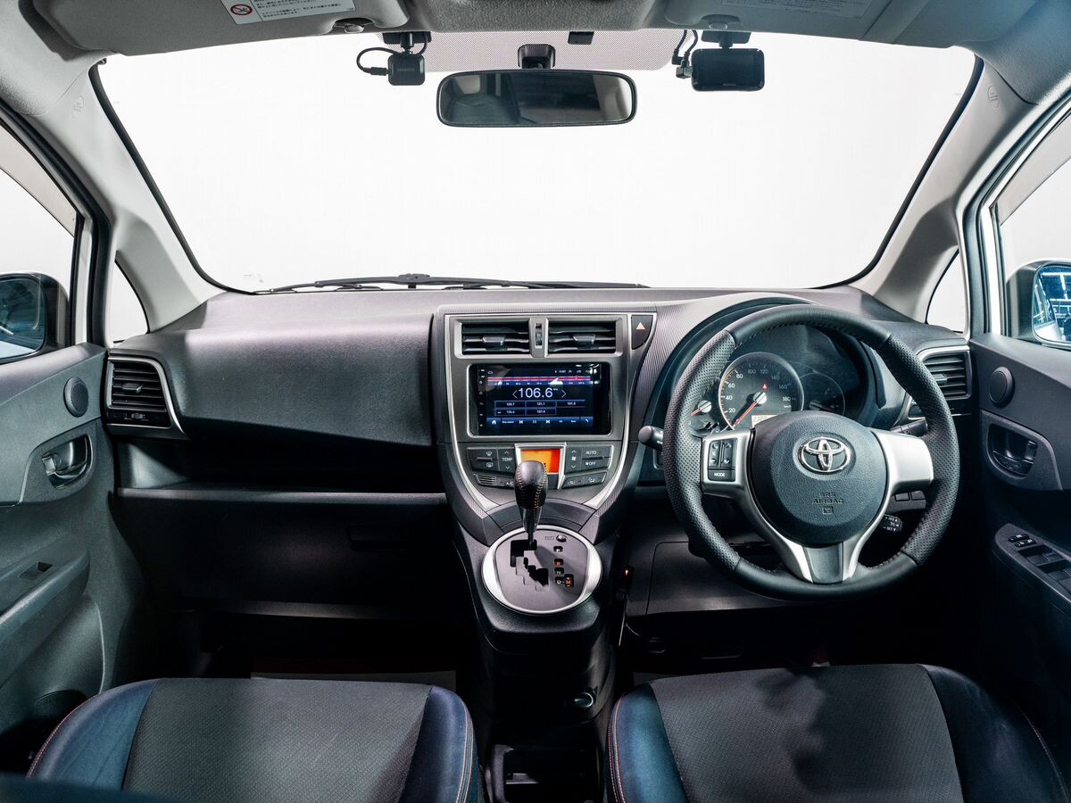 Toyota Ractis 2010 - фото автомобиля