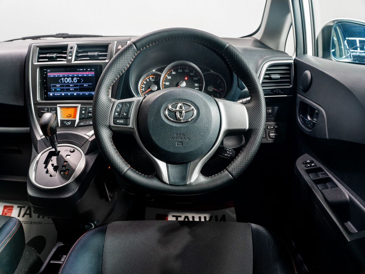 Toyota Ractis 2010 - фото автомобиля
