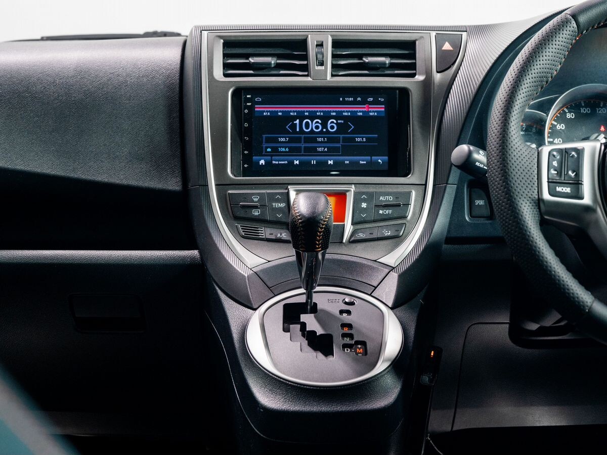 Toyota Ractis 2010 - фото автомобиля