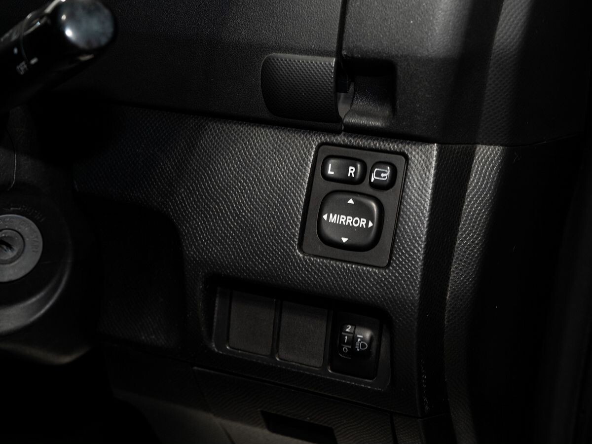 Toyota Ractis 2009 - фото автомобиля
