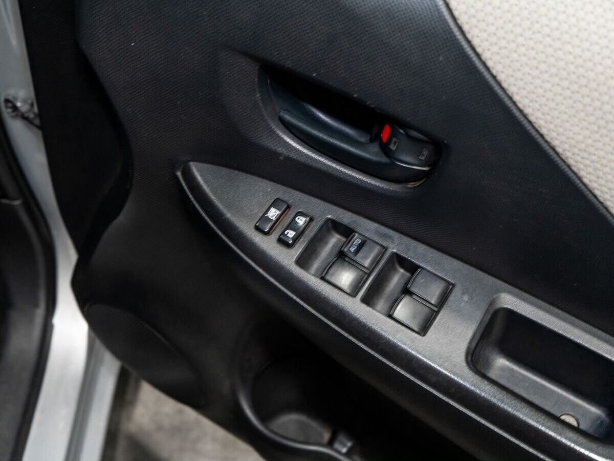 Toyota Ractis 2009 - фото автомобиля