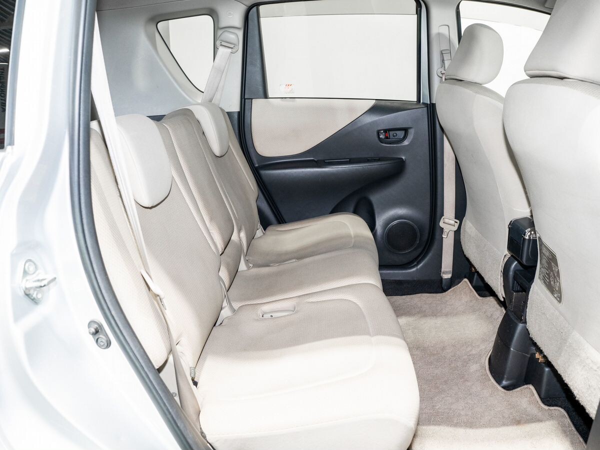 Toyota Ractis 2009 - фото автомобиля