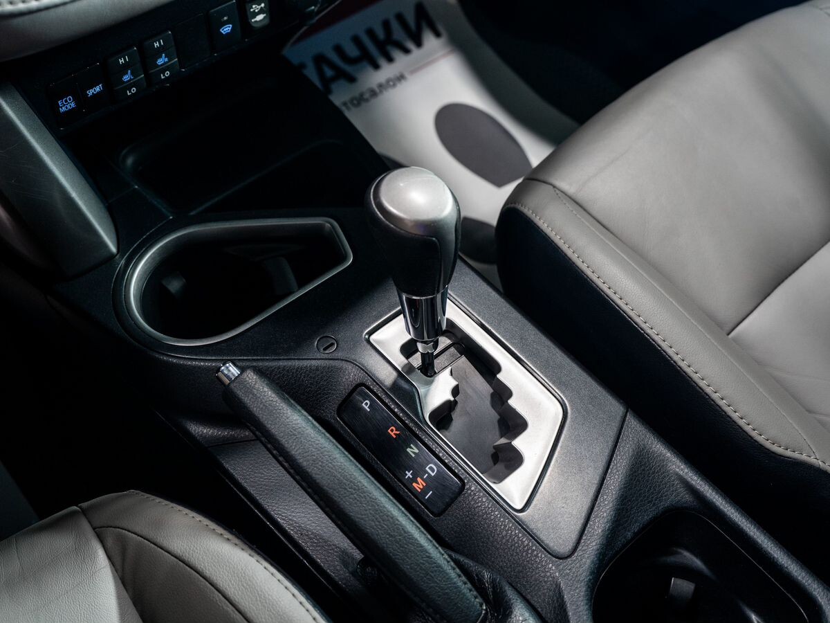Toyota RAV4 2017 - фото автомобиля