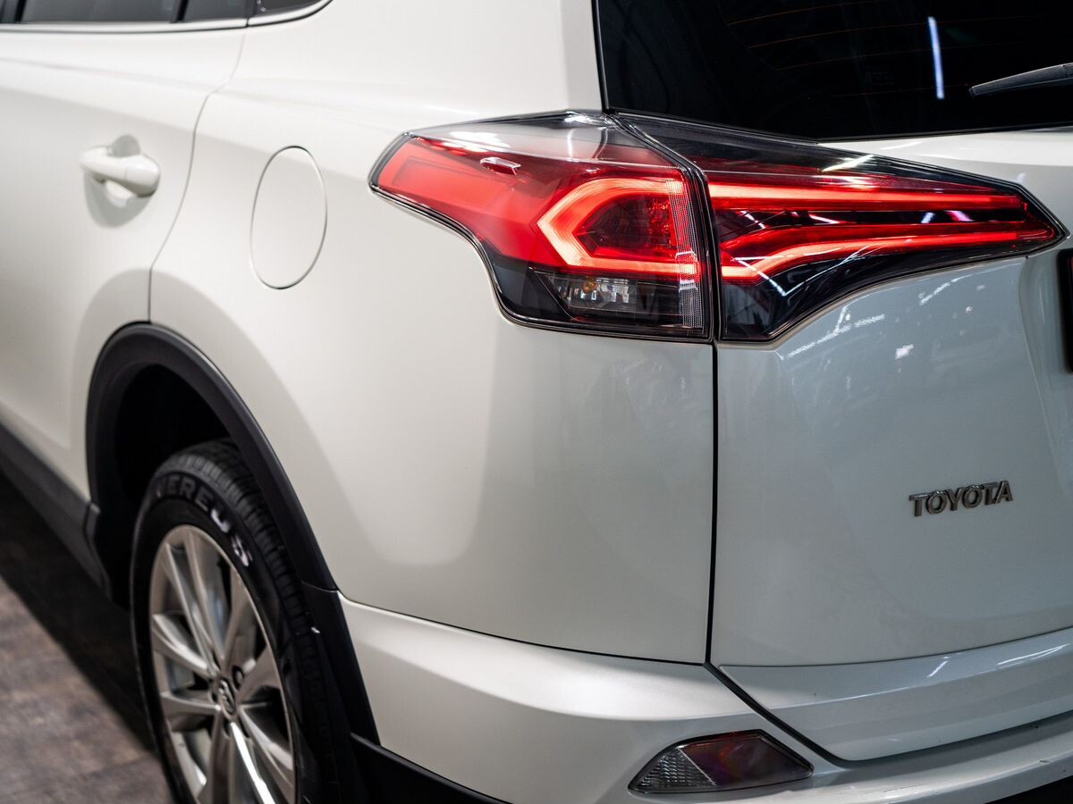 Toyota RAV4 2017 - фото автомобиля