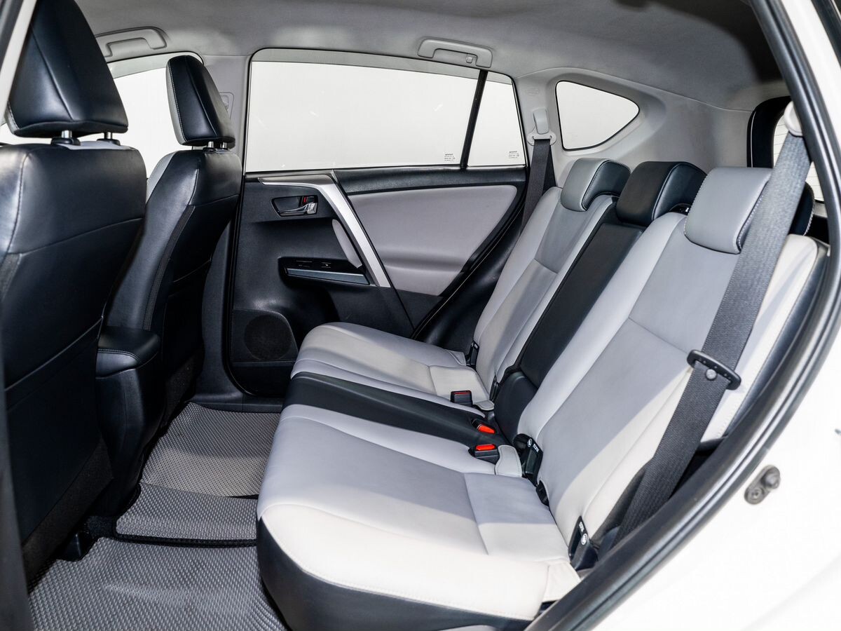Toyota RAV4 2017 - фото автомобиля
