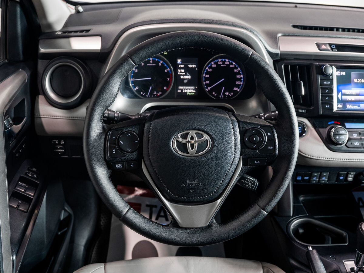Toyota RAV4 2017 - фото автомобиля