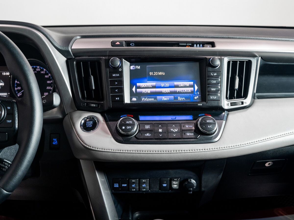 Toyota RAV4 2017 - фото автомобиля