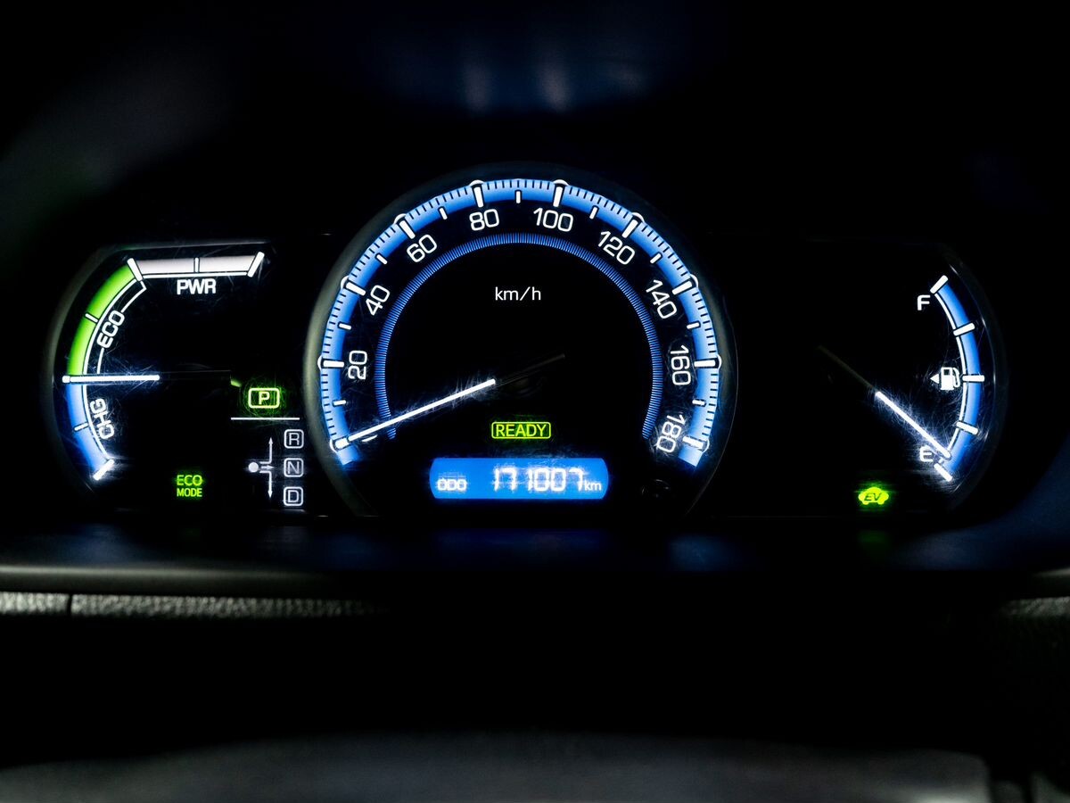Toyota Voxy 2015 - фото автомобиля