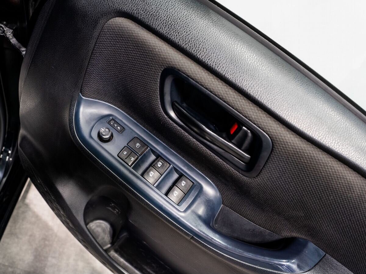 Toyota Voxy 2015 - фото автомобиля