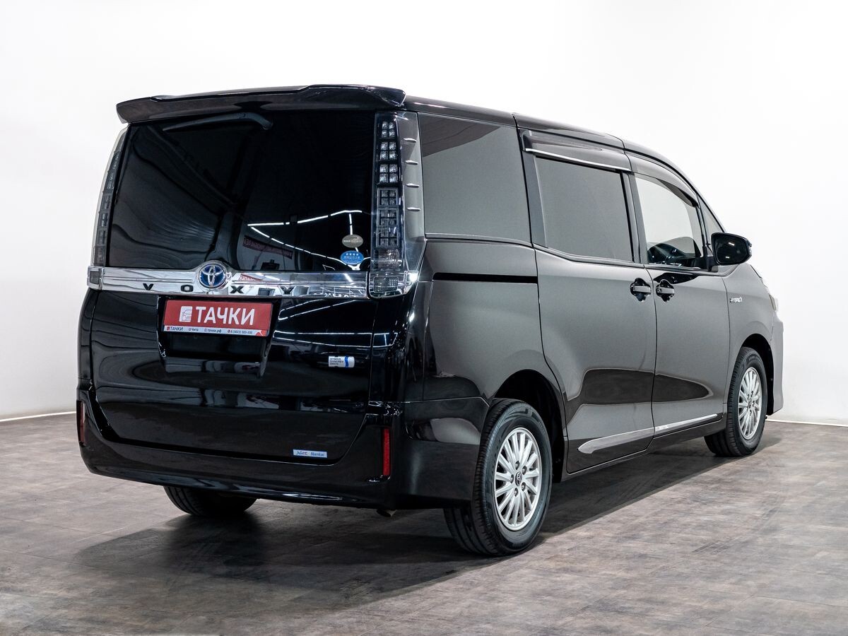 Toyota Voxy 2015 - фото автомобиля