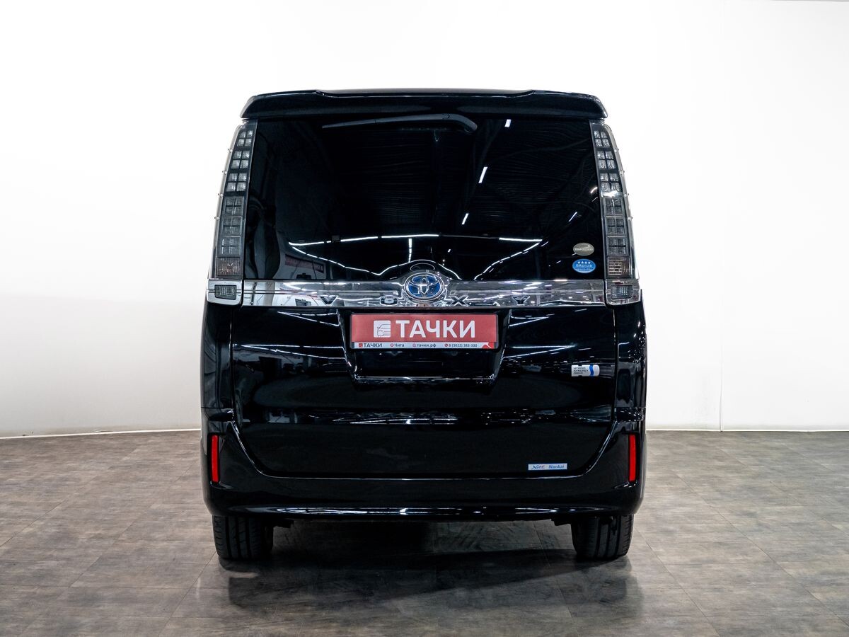 Toyota Voxy 2015 - фото автомобиля