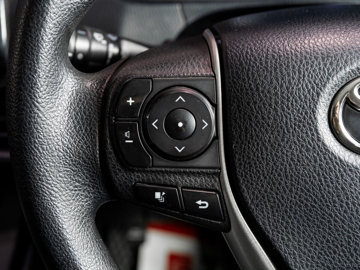 Toyota Voxy 2015 - фото автомобиля
