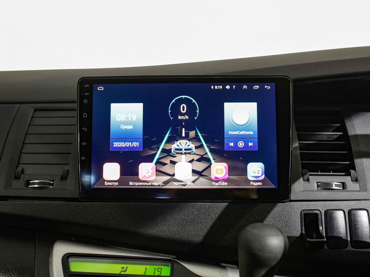 Toyota Isis 2011 - фото автомобиля