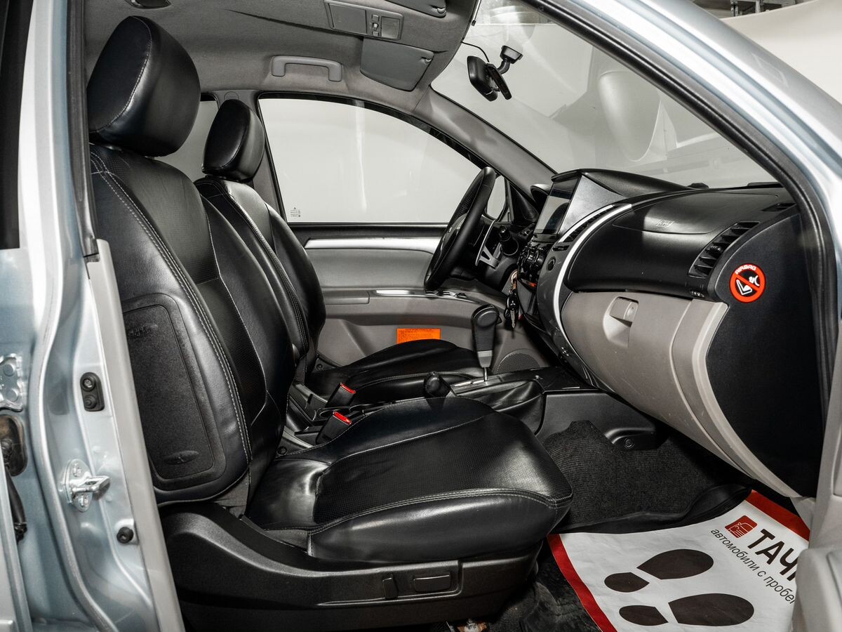 Mitsubishi Pajero Sport 2011 - фото автомобиля