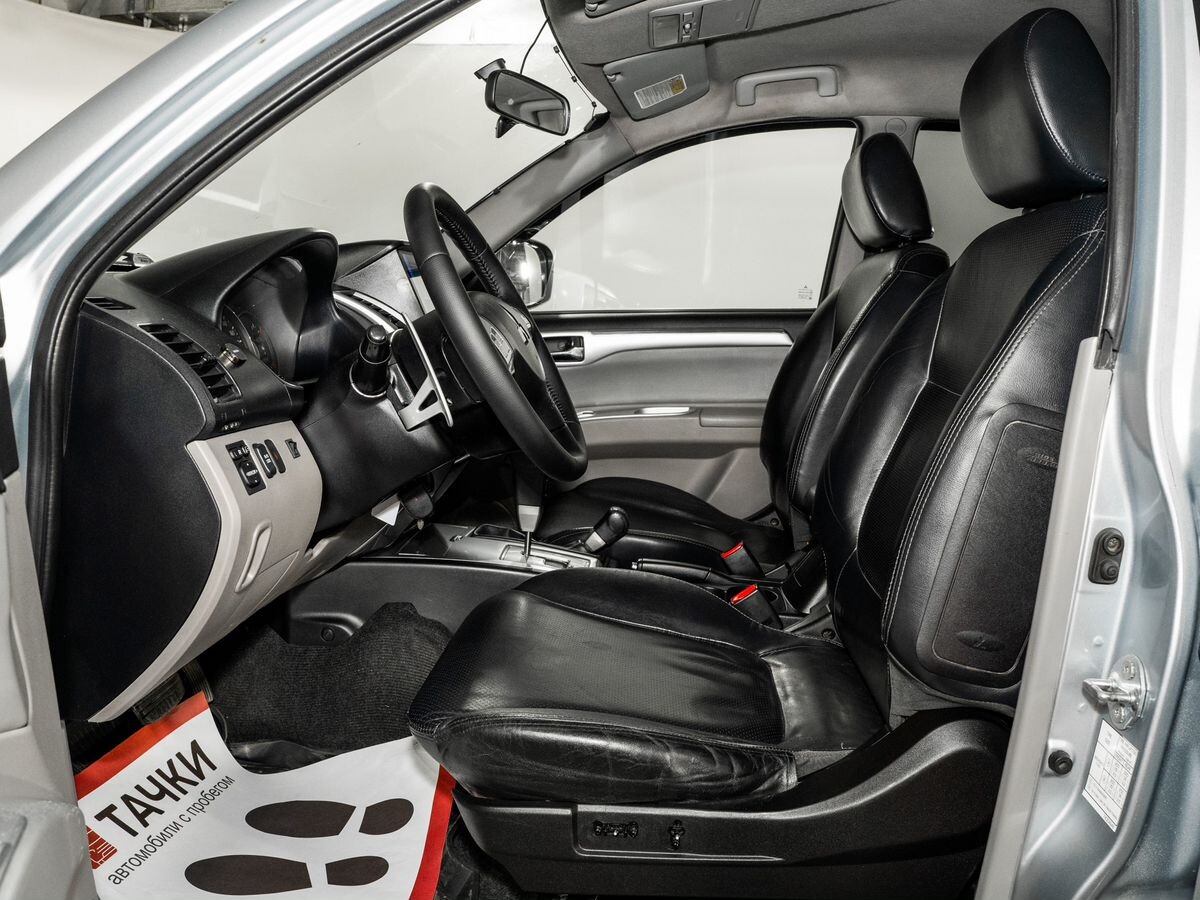 Mitsubishi Pajero Sport 2011 - фото автомобиля