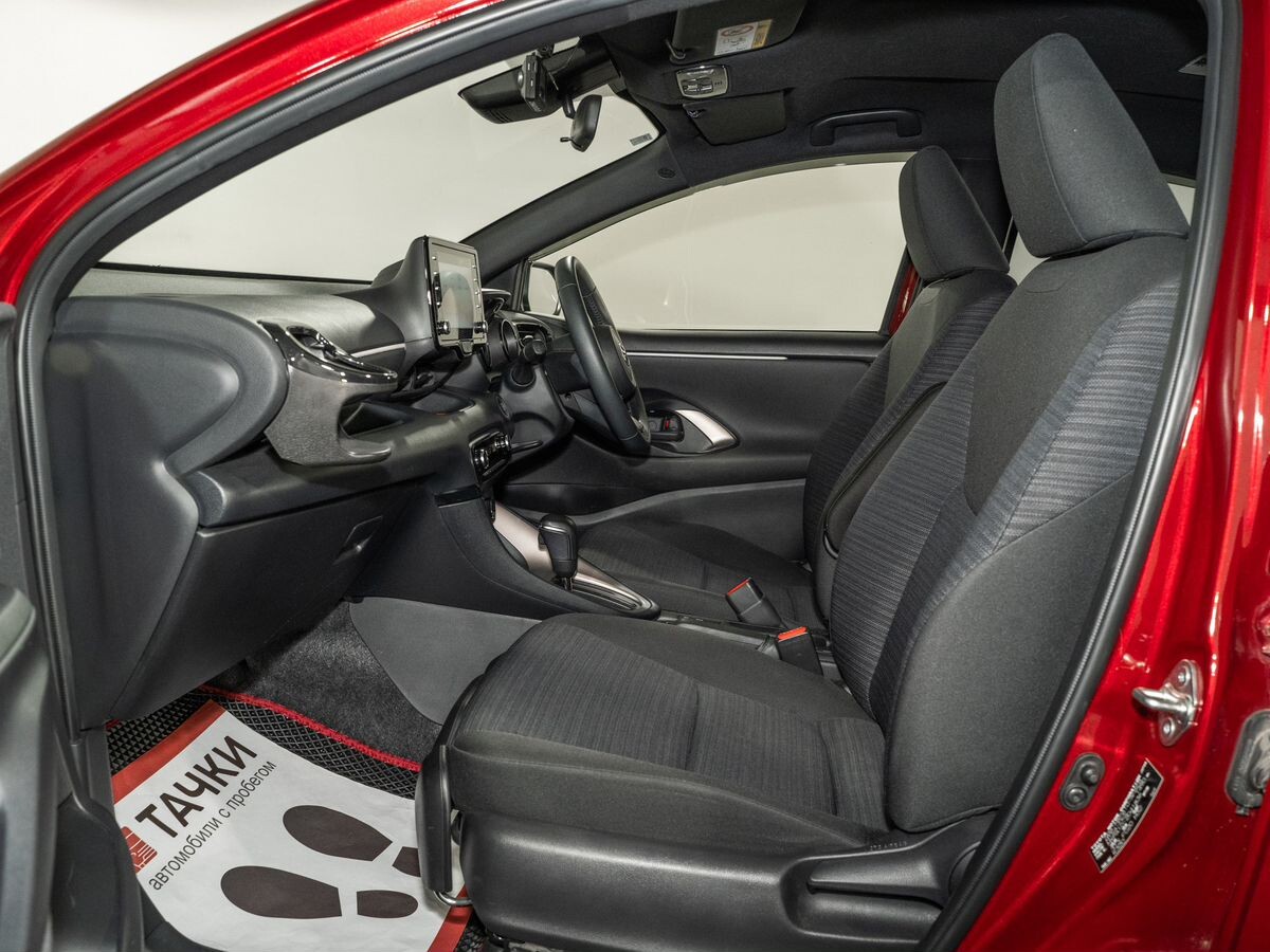 Toyota Yaris 2021 - фото автомобиля