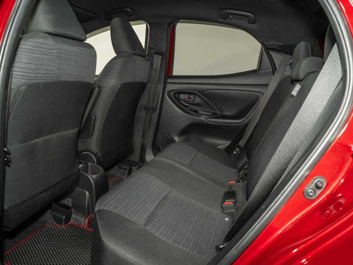 Toyota Yaris 2021 - фото автомобиля