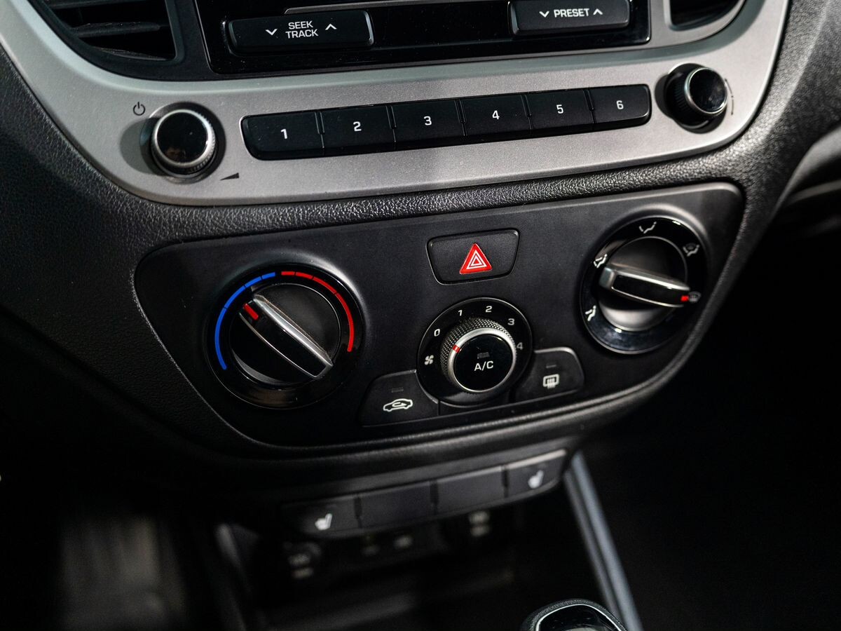 Hyundai Solaris 2018 - фото автомобиля