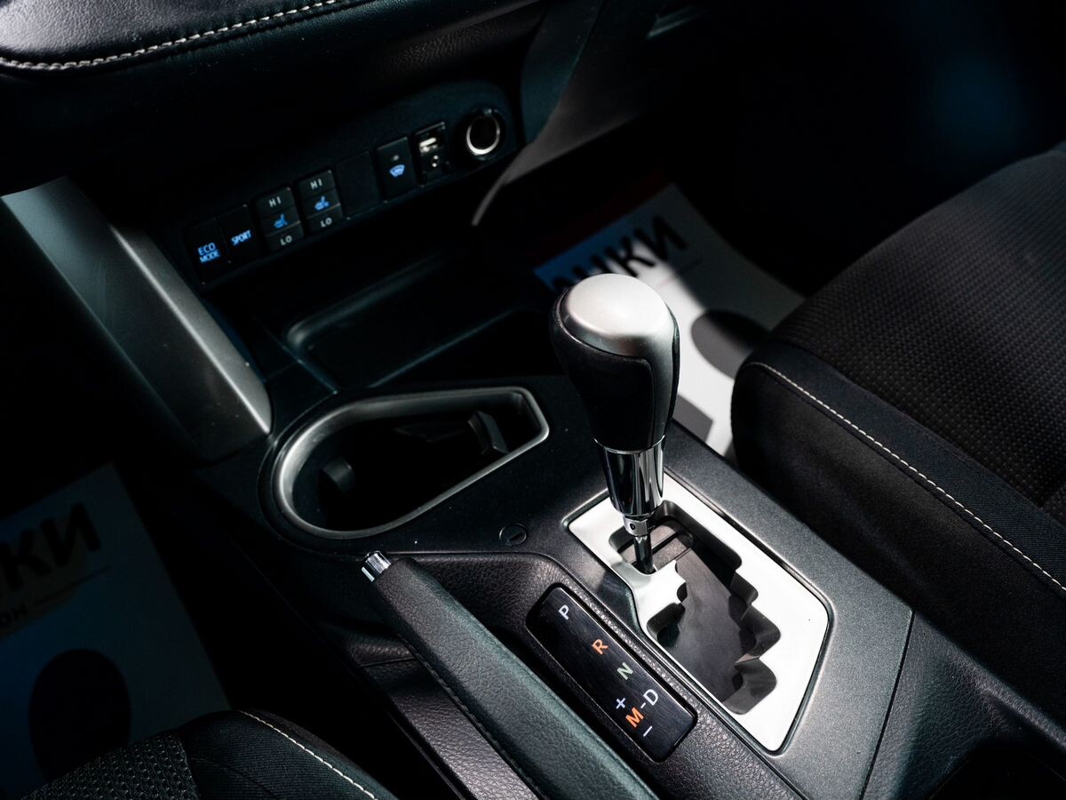 Toyota RAV4 2018 - фото автомобиля