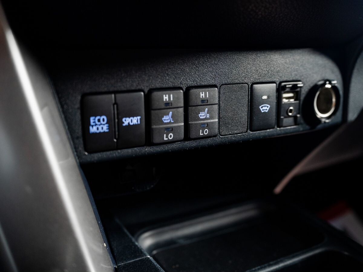Toyota RAV4 2018 - фото автомобиля