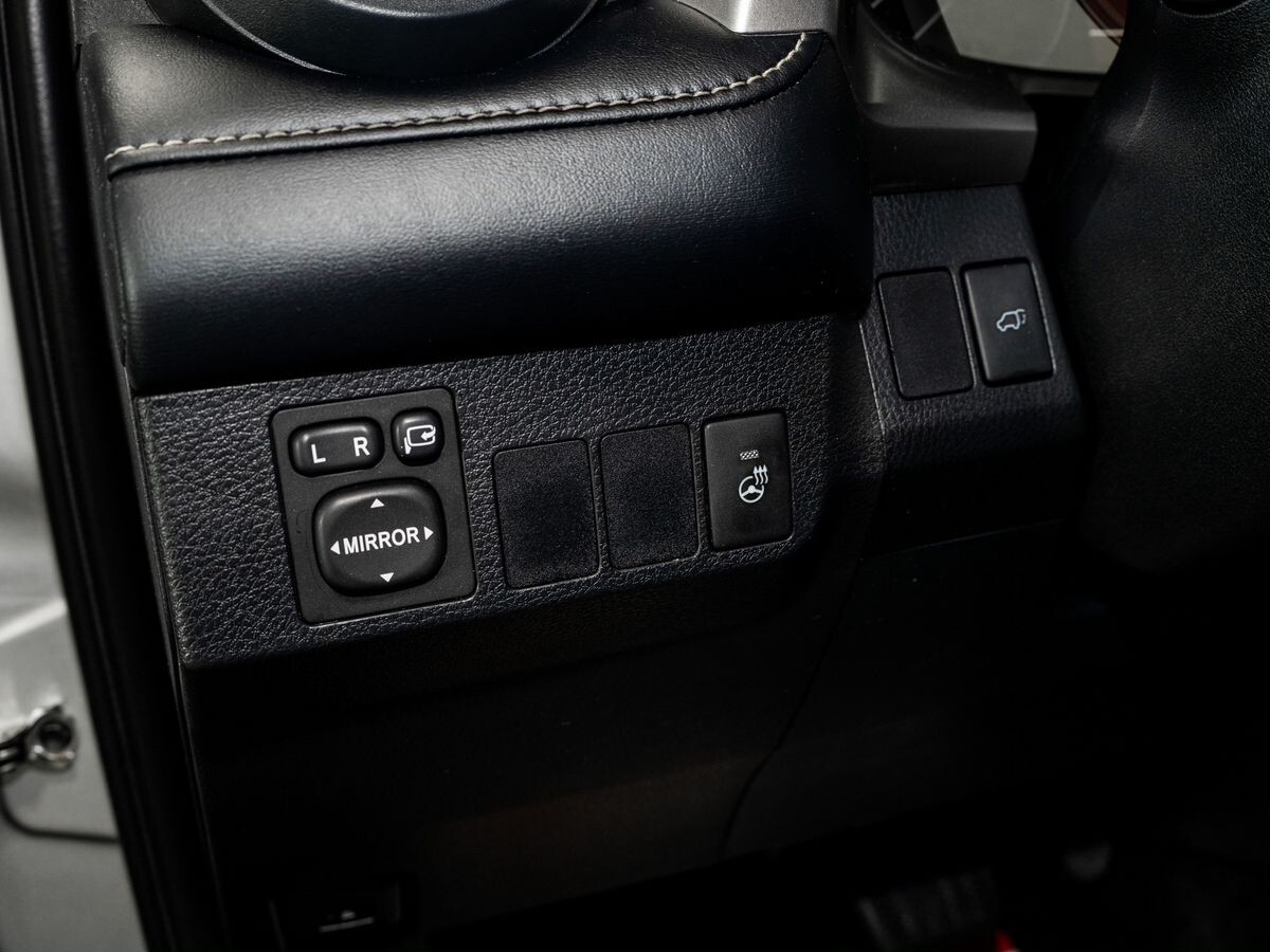 Toyota RAV4 2018 - фото автомобиля