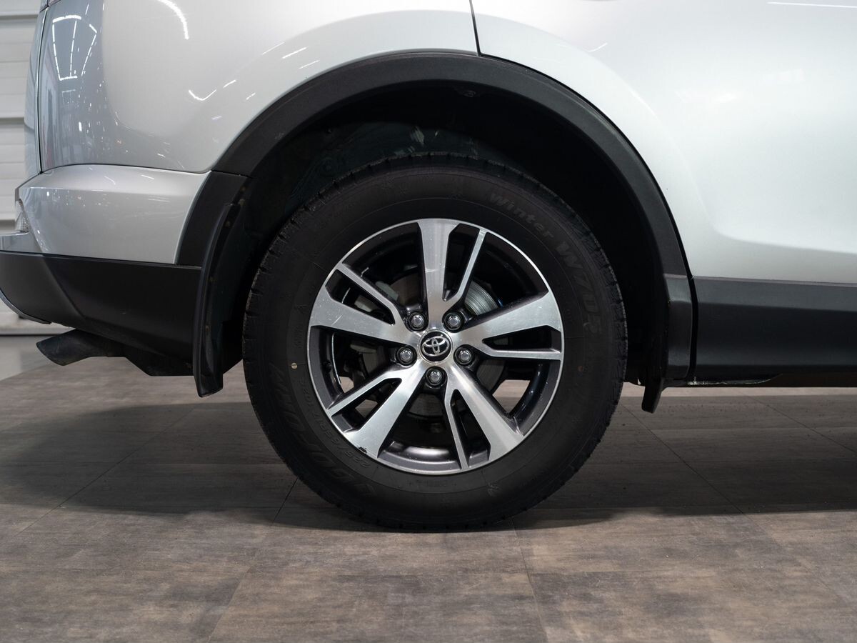 Toyota RAV4 2018 - фото автомобиля