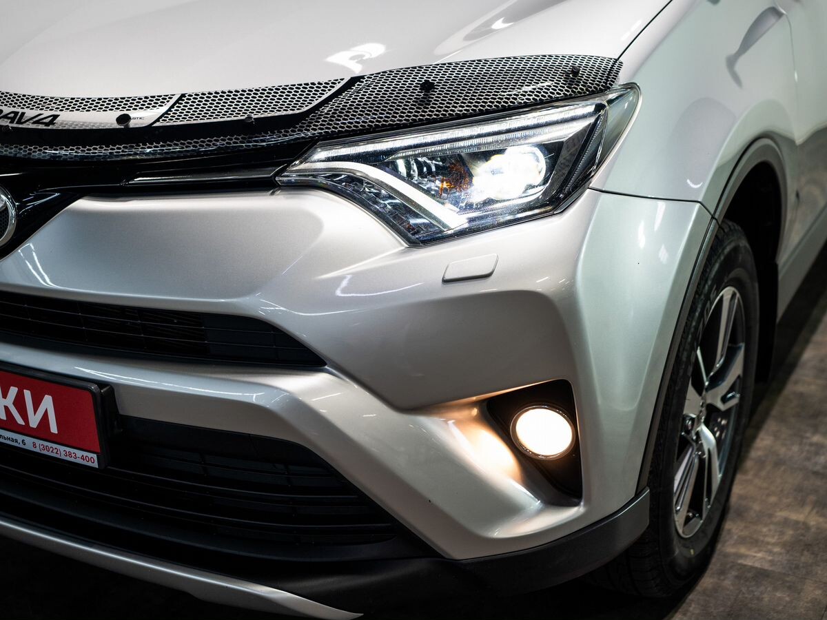 Toyota RAV4 2018 - фото автомобиля