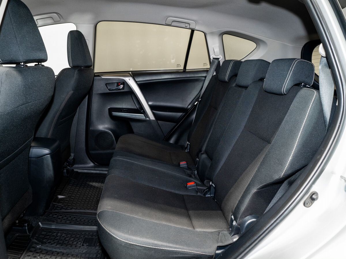 Toyota RAV4 2018 - фото автомобиля