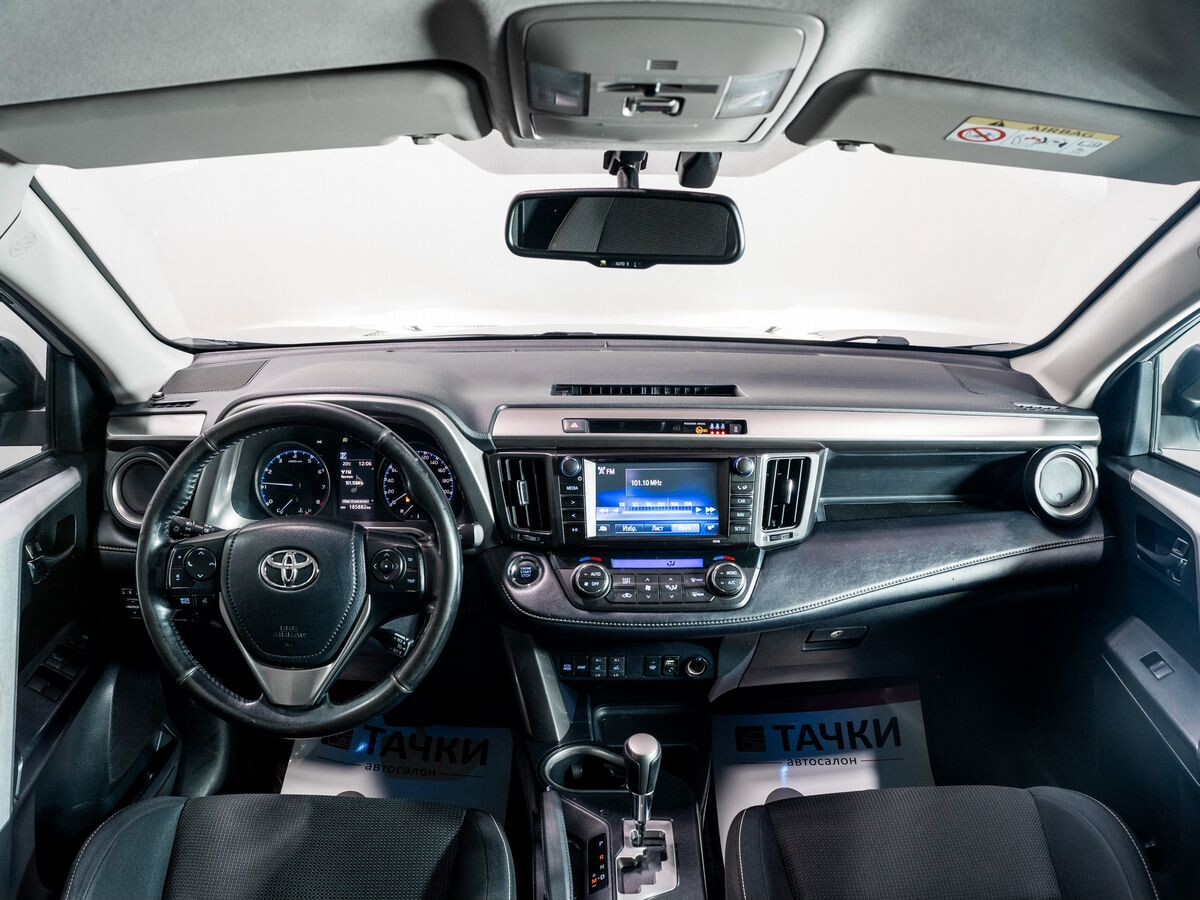 Toyota RAV4 2018 - фото автомобиля