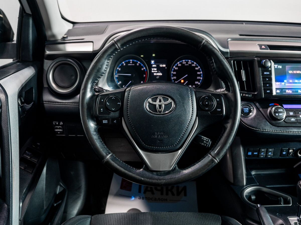 Toyota RAV4 2018 - фото автомобиля