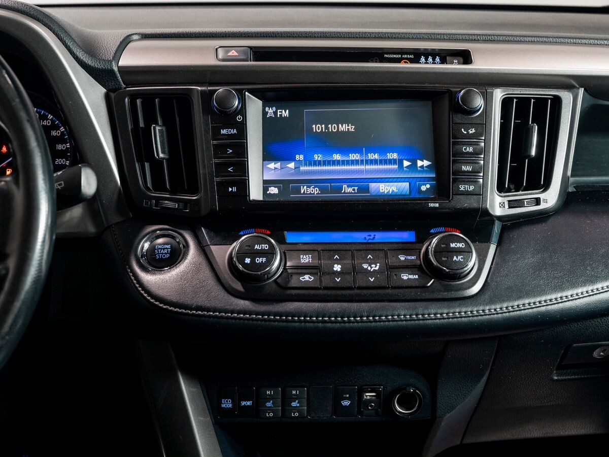 Toyota RAV4 2018 - фото автомобиля