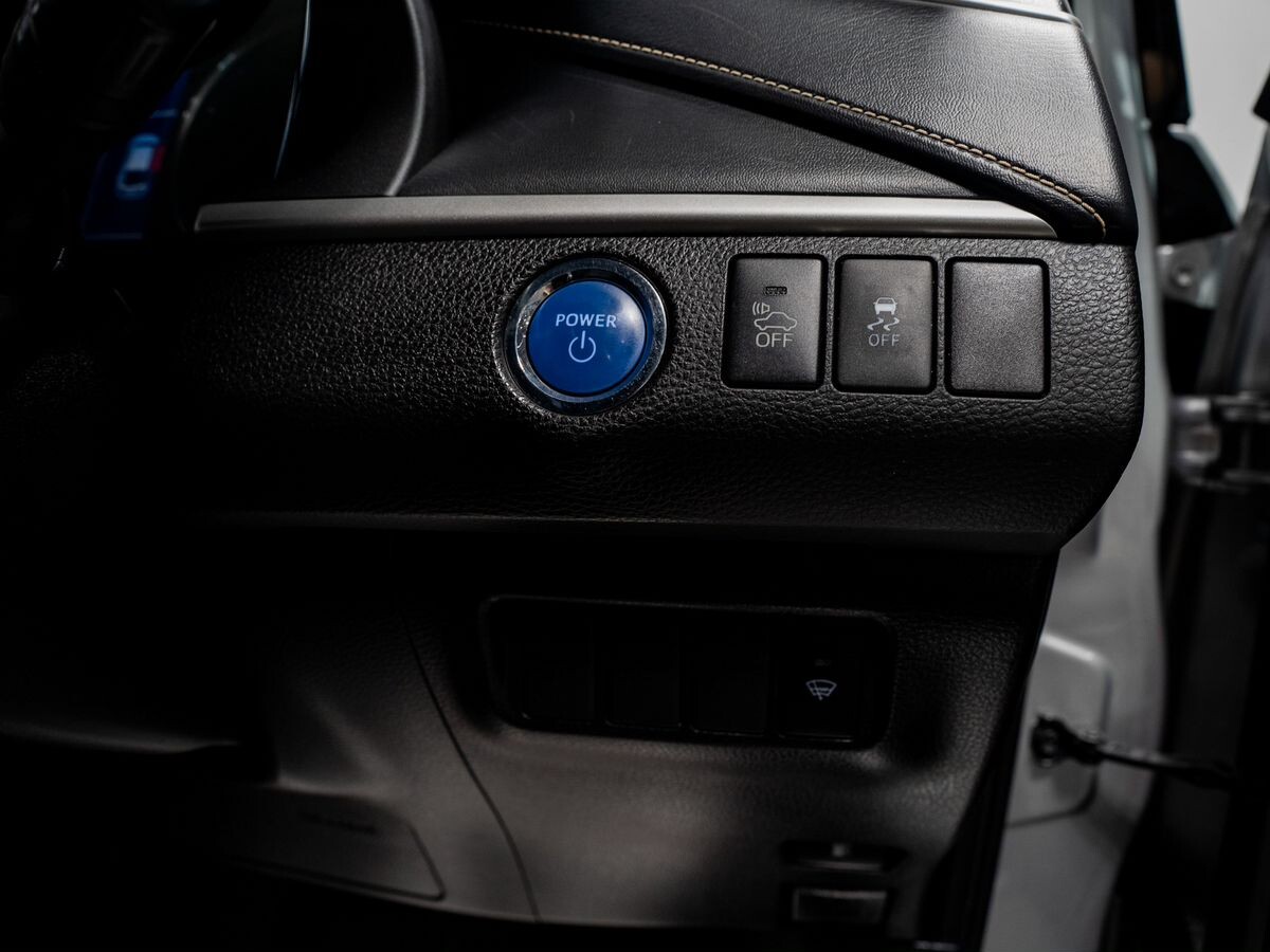 Toyota Harrier 2017 - фото автомобиля