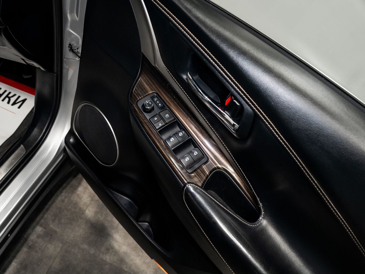 Toyota Harrier 2017 - фото автомобиля