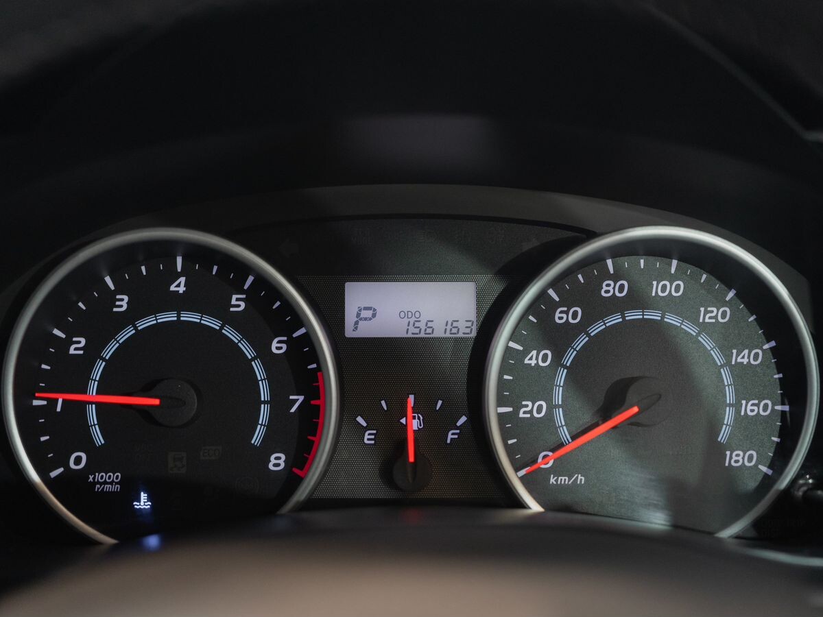 Toyota Wish 2012 - фото автомобиля