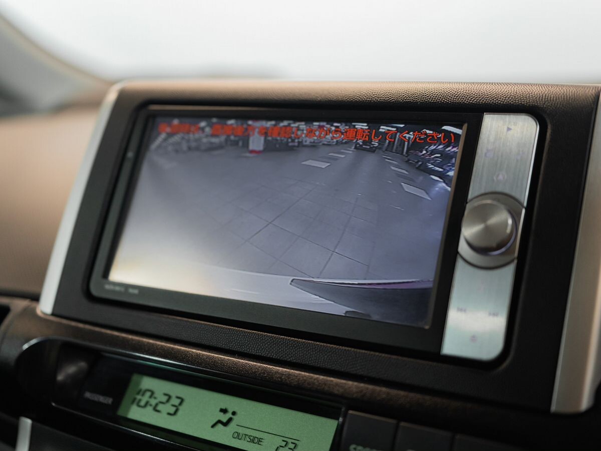 Toyota Wish 2012 - фото автомобиля