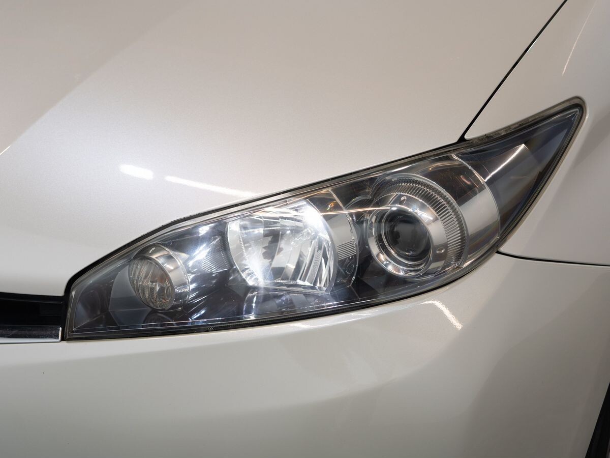 Toyota Wish 2012 - фото автомобиля