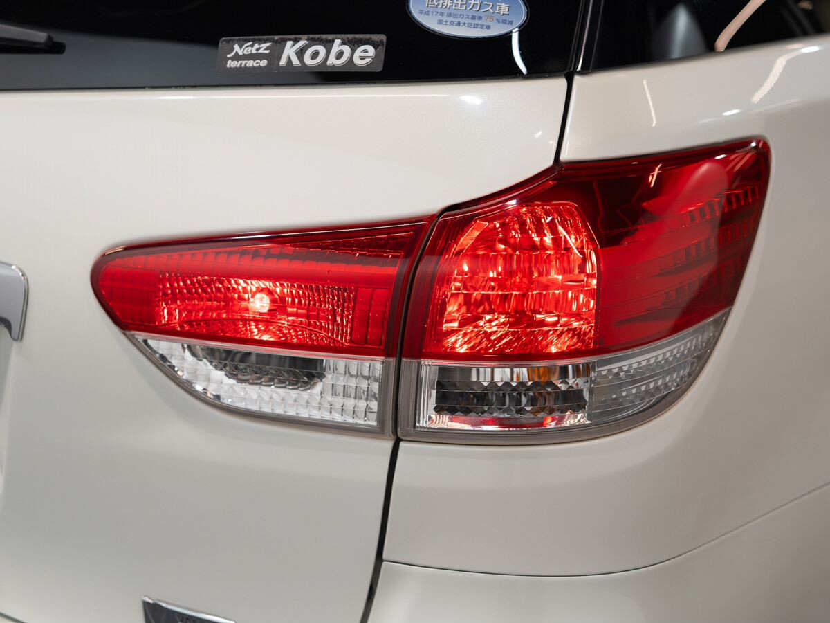 Toyota Wish 2012 - фото автомобиля