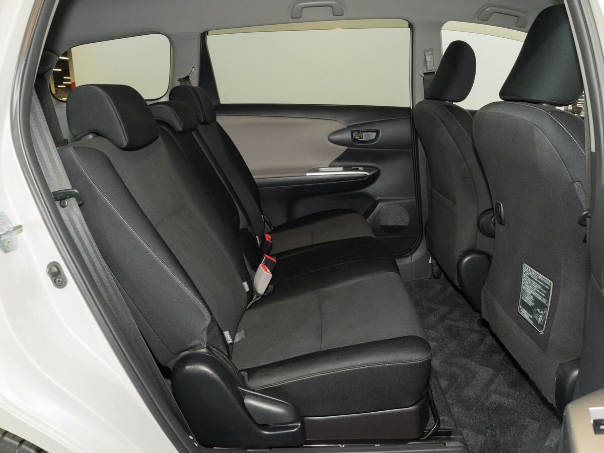Toyota Wish 2012 - фото автомобиля