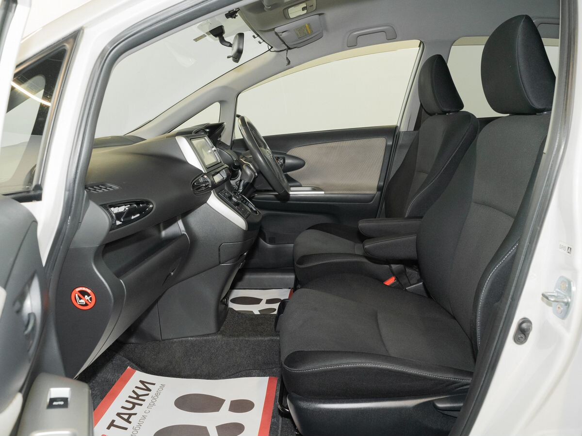 Toyota Wish 2012 - фото автомобиля