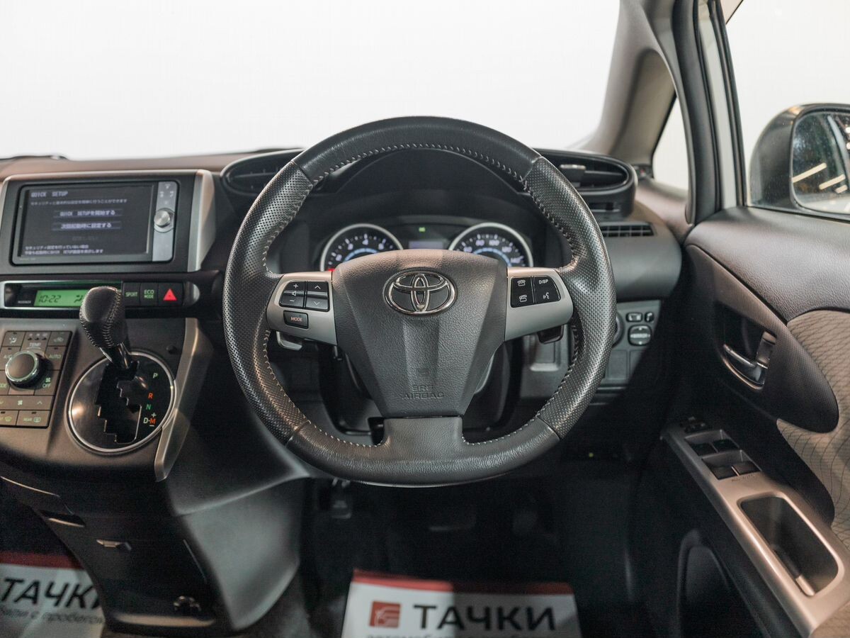 Toyota Wish 2012 - фото автомобиля