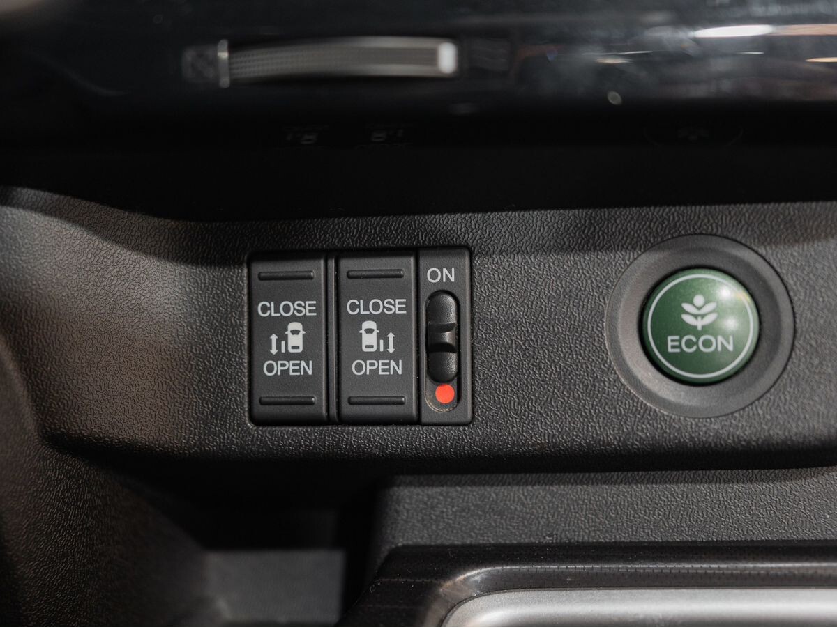 Honda Stepwgn 2015 - фото автомобиля
