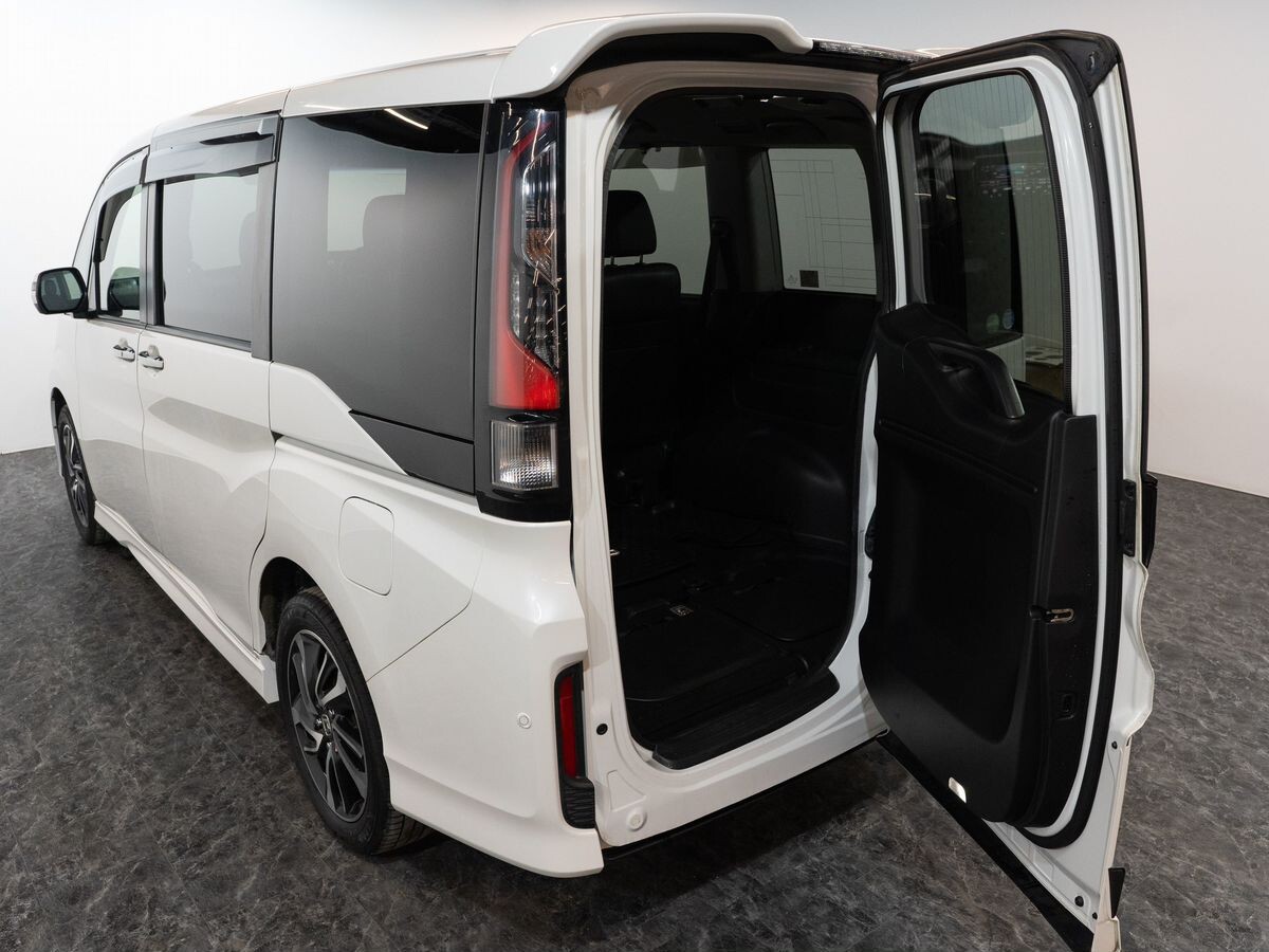 Honda Stepwgn 2015 - фото автомобиля