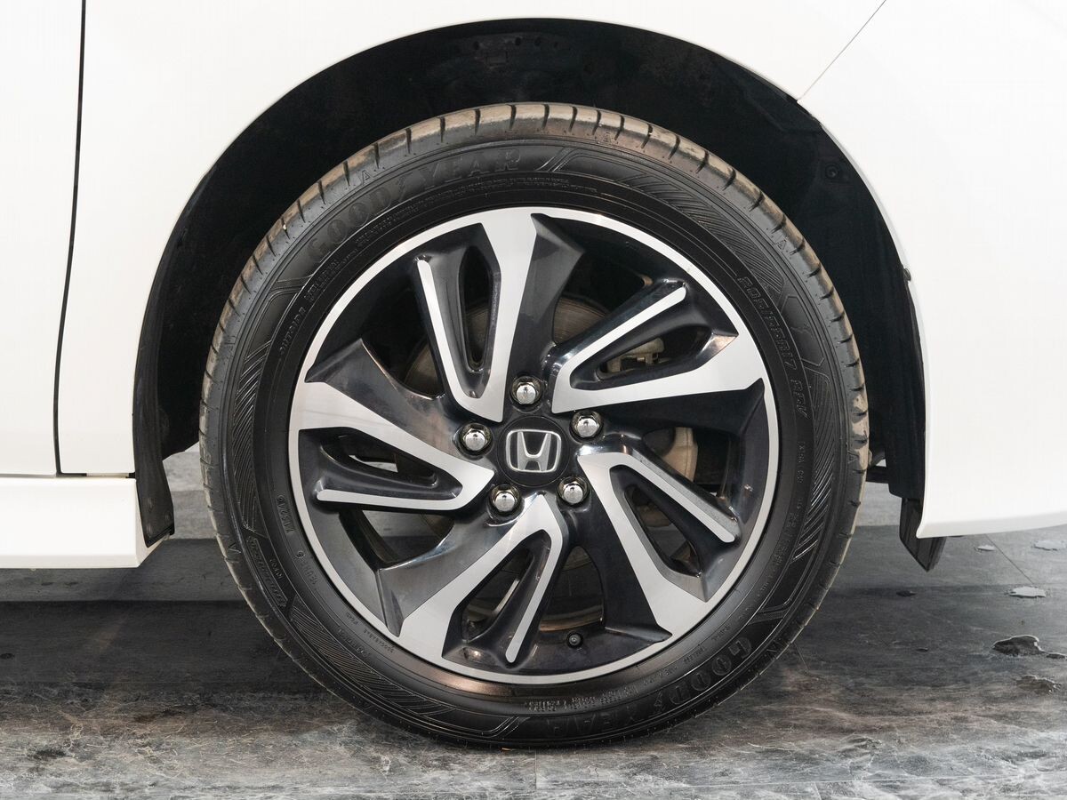Honda Stepwgn 2015 - фото автомобиля