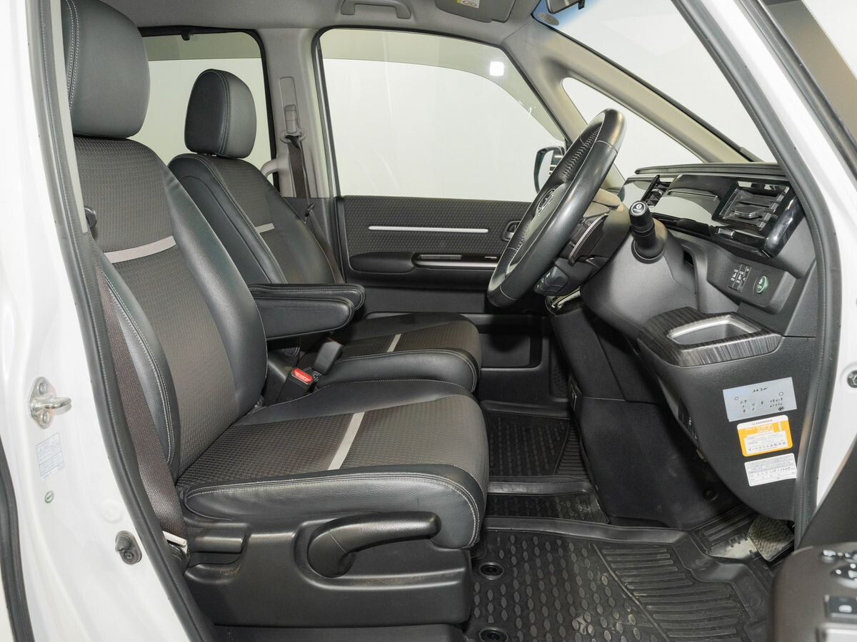 Honda Stepwgn 2015 - фото автомобиля